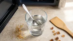 Dlaczego warto gotować wodę z łyżką w kuchence mikrofalowej: wyjaśnienie przyczyny