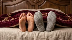 Spanie w skarpetkach: szkodliwe czy korzystne? Analiza obalająca mity, która zaskoczy każdego