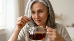 Farba do włosów prosto z czajnika: prosty sposób na pokrycie siwych włosów domowymi środkami